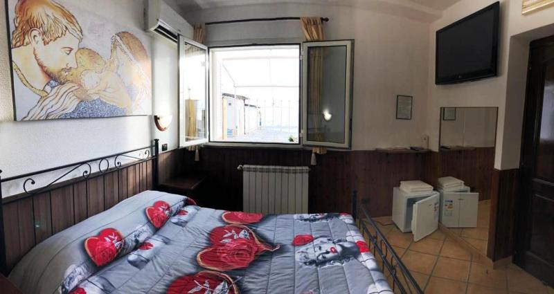 Deluxe Double Room with Sea View image 1