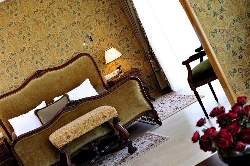 Grand Suite image 2