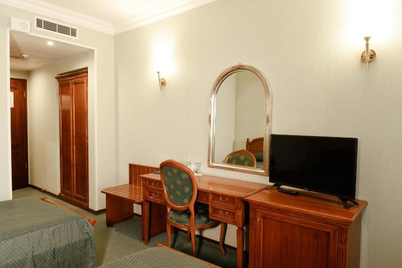 Twin Room image 2