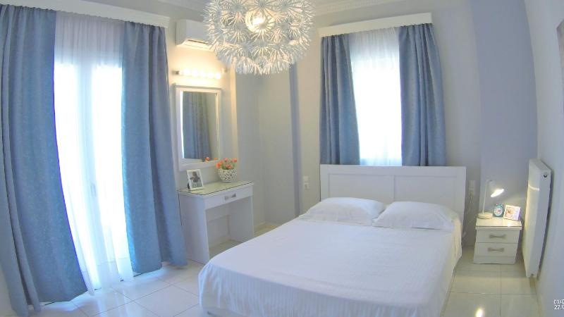 Luxury Three-Bedroom Apartment image 2