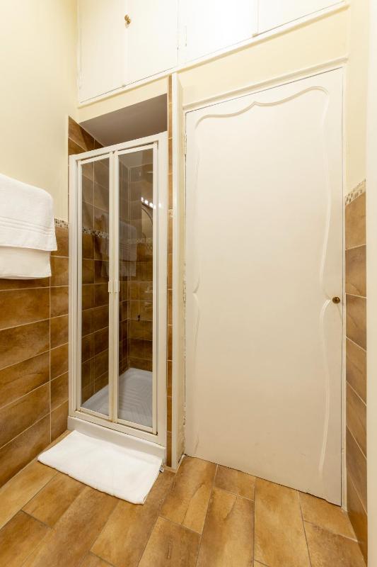 Deluxe Double Room with Balcony image 2