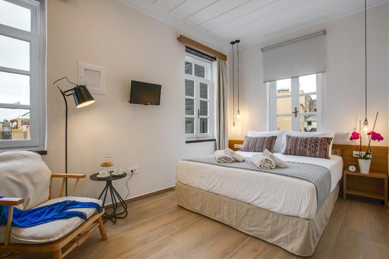 Standard Double Room with City View image 1