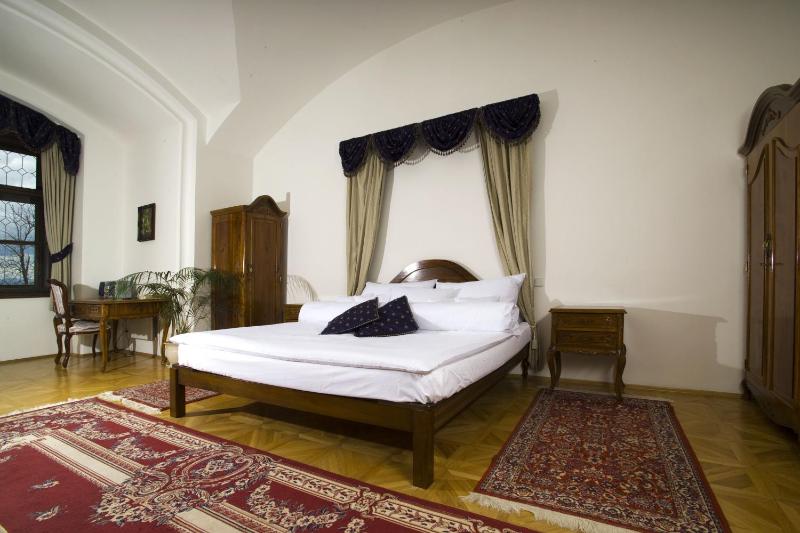 Deluxe Double Room image 3