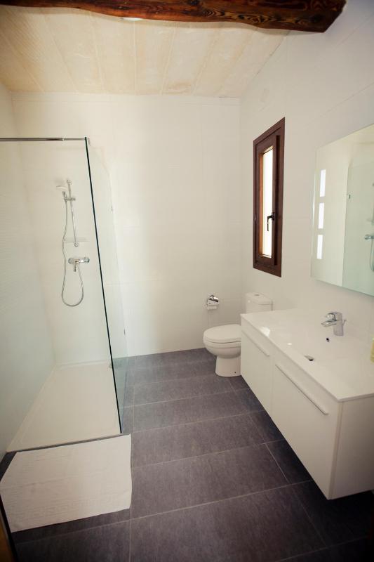 King Room with Pool View image 4