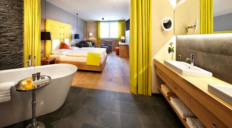 Deluxe Double Room image 2