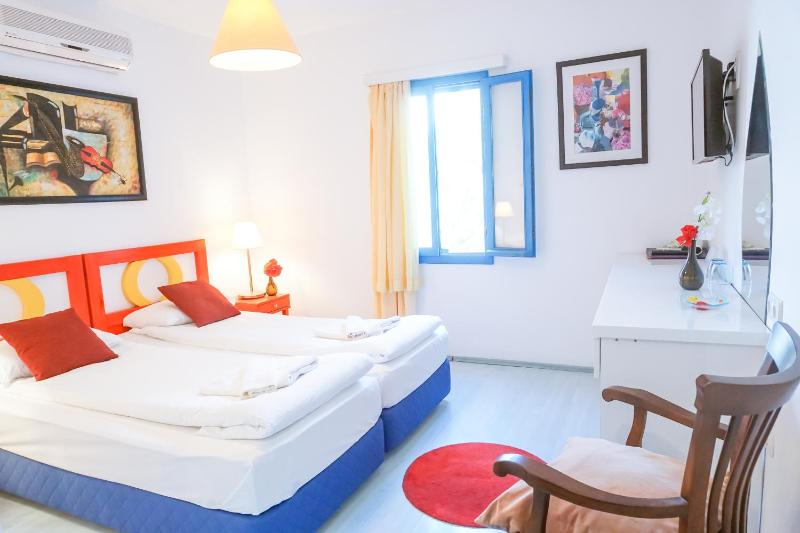 Superior Twin Room image 1