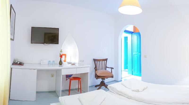 Superior Twin Room image 4
