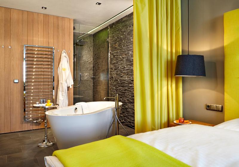 Deluxe Double Room image 4