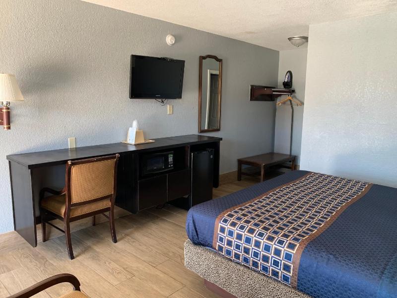 Standard King Room - Non-Smoking  image 3