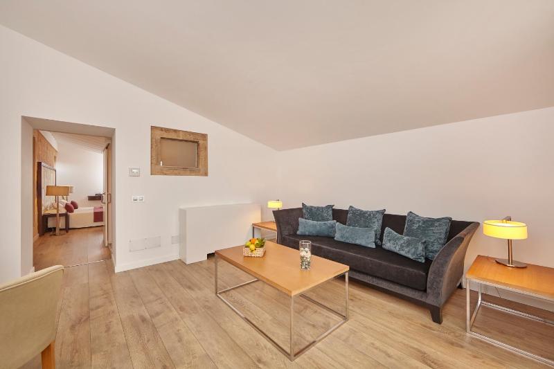 Presidential Suite image 2
