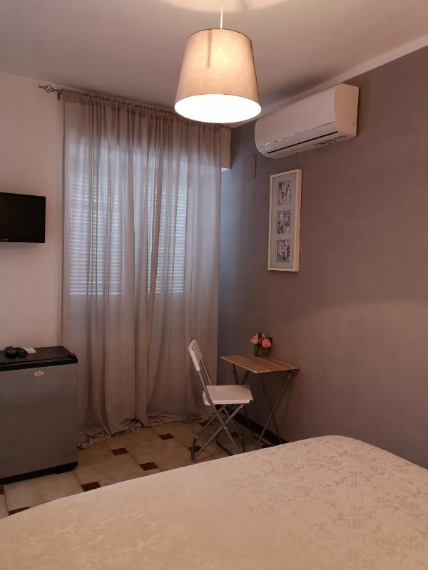 Double Room with Air-Conditioning image 3