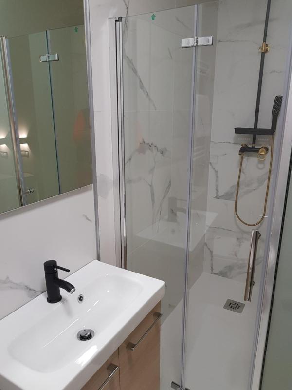 Deluxe Twin Room image 2