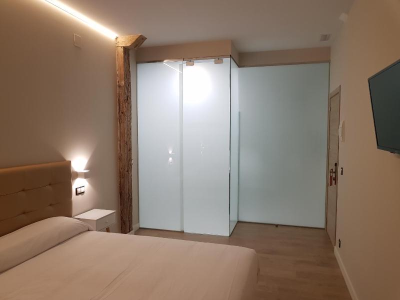 Deluxe Double Room image 3