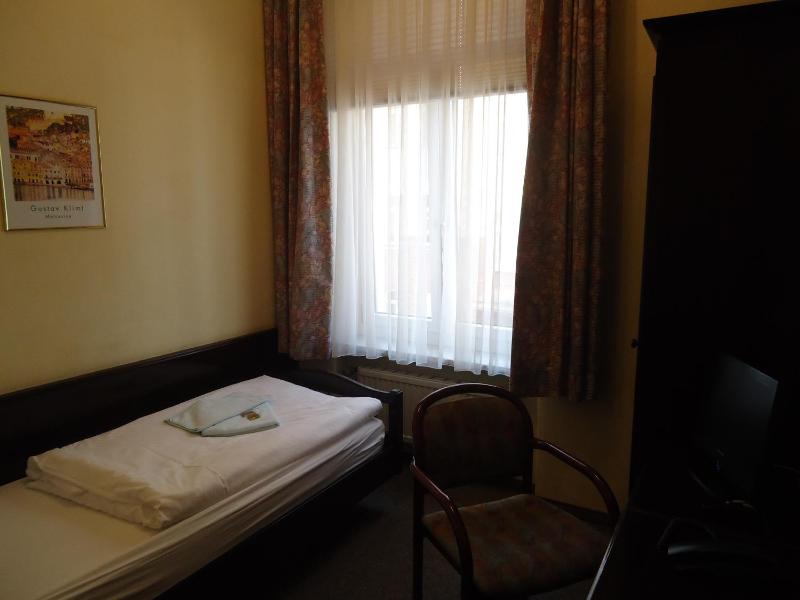 Single Room image 4