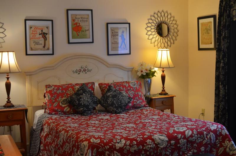 Queen Room image 3