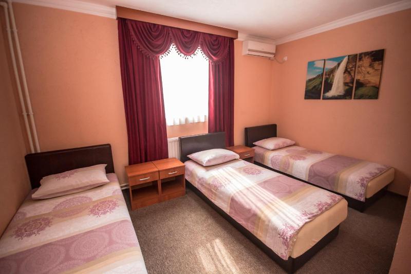 Classic Triple Room image 3