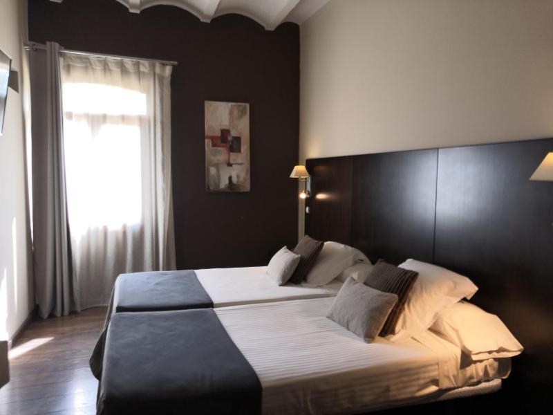 Twin Room image 2