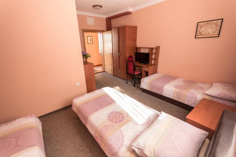 Classic Triple Room image 4