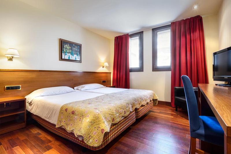 Superior Double or Twin Room image 4