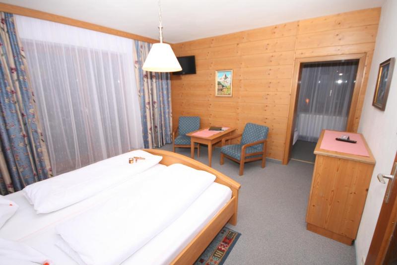 Family Room (2 Adults + 2 Children) image 2