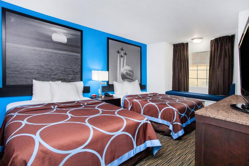 Queen Room with Two Queen Beds - Mobility Access/Non-Smoking image 2