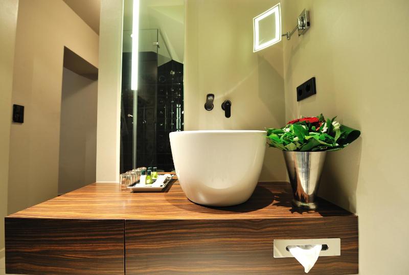 Deluxe Double Room image 2