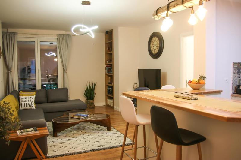 City Centre Apartment 2 - image 11