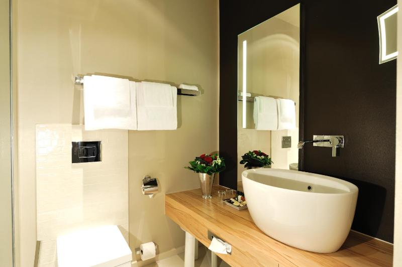 Superior Double Room image 4