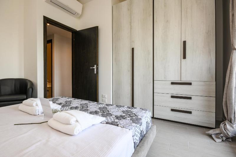 Holiday Sirmione Apartments - image 37