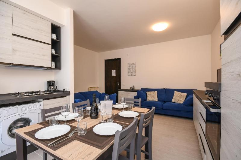 Holiday Sirmione Apartments - image 40
