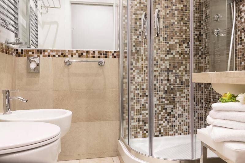 Deluxe Double or Twin Room image 2