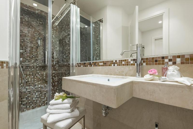 Economy Double or Twin Room image 2