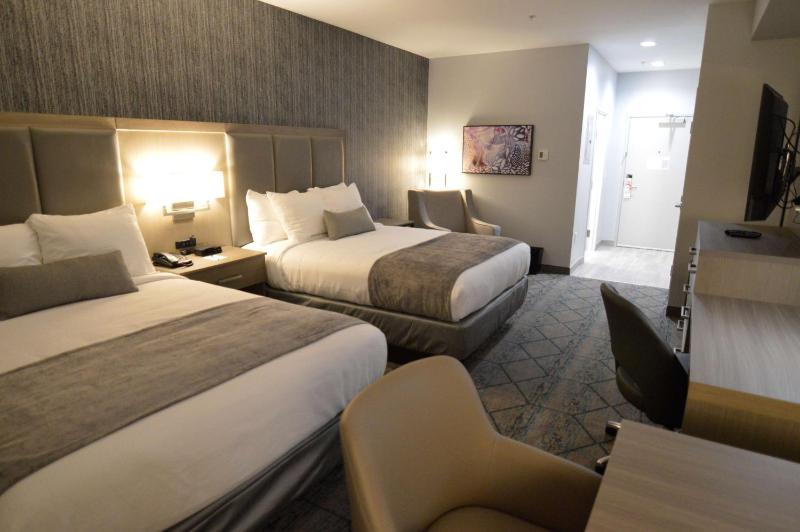 Queen Room with Two Queen Beds with Kitchenette image 2