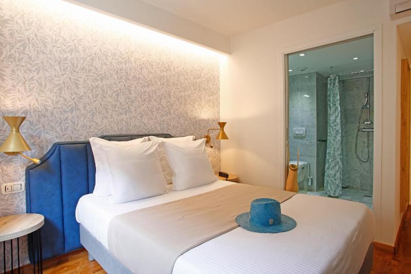 Double Room image 1