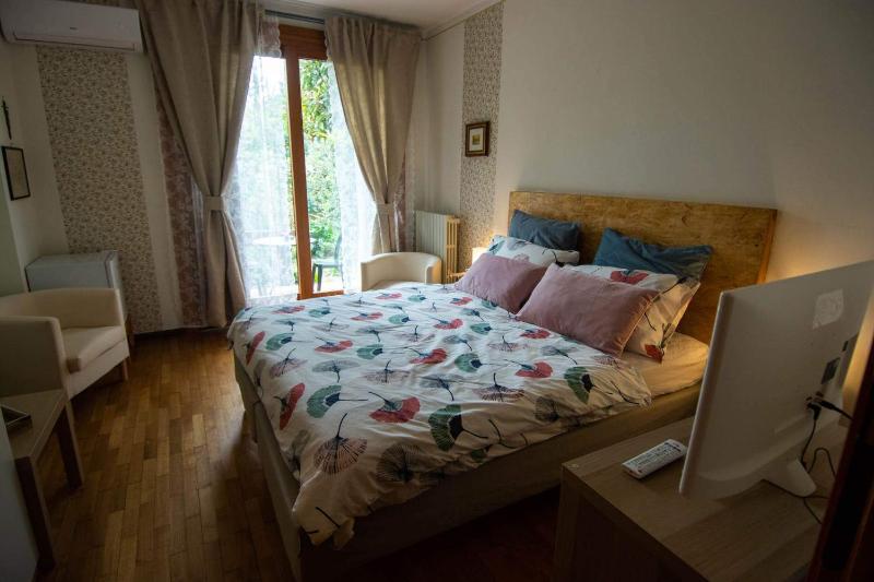 Large Double or Twin Room image 2