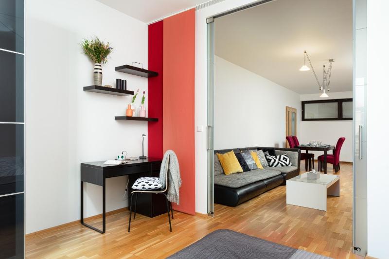 Prague Days - Two-bedroom Family Apartment with Terrace and Garage in Vinohrady - image 8