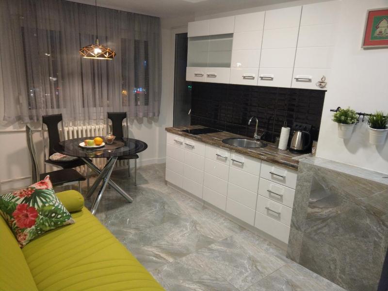 Golden Mirror Apartment - image 5