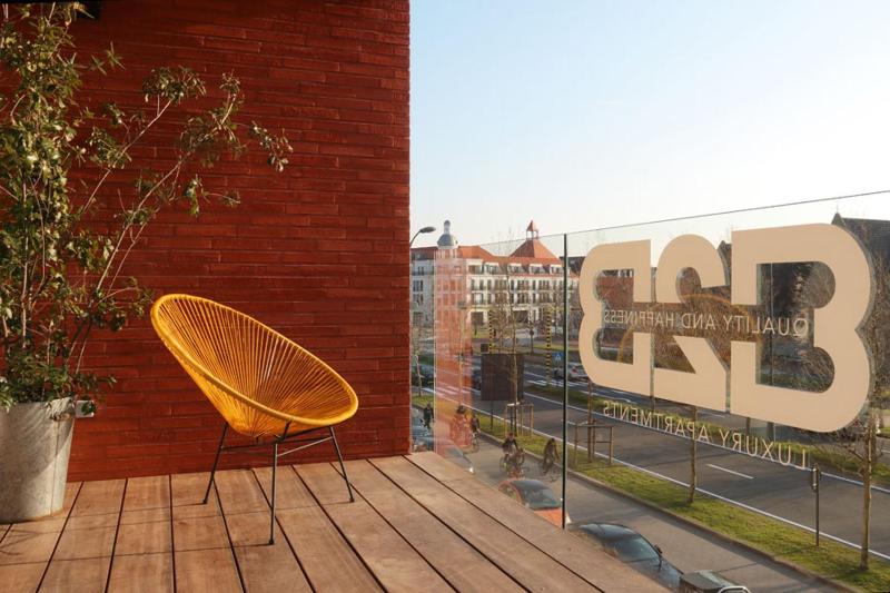 Luxury Apartments by Atelier VO2 max with Large Terrace and Parking 10 min from Beach - image 16