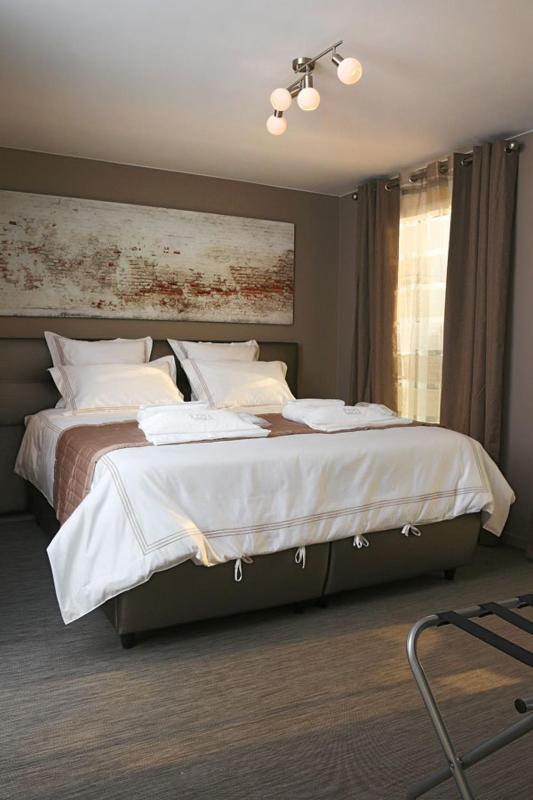 Luxury Apartments by Atelier VO2 max with Large Terrace and Parking 10 min from Beach - image 22