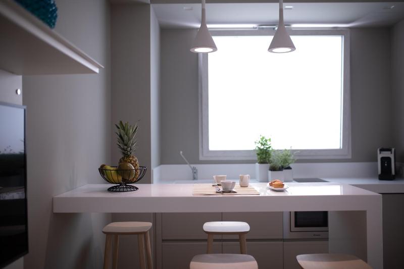 One-Bedroom Apartment image 3