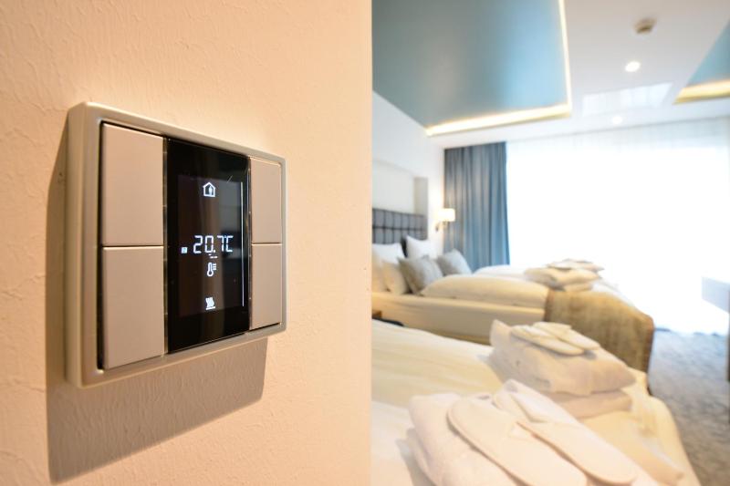 Deluxe Double Room with Sea View image 3
