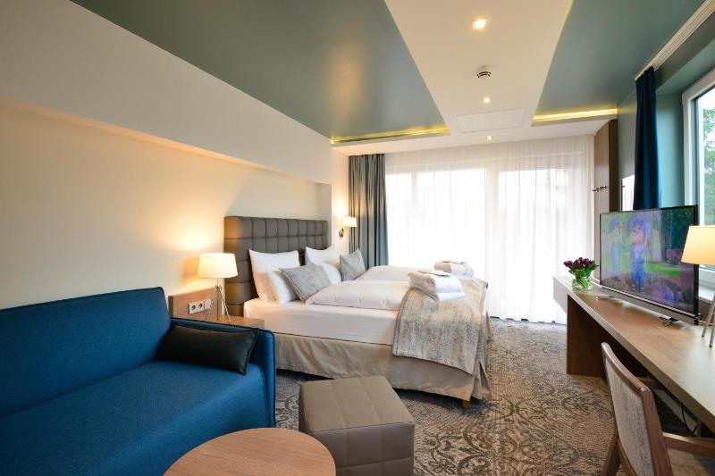 Deluxe Double Room with Sea View image 4