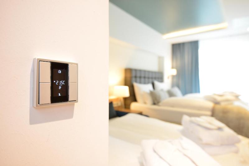 Deluxe Double Room with Sea View image 2