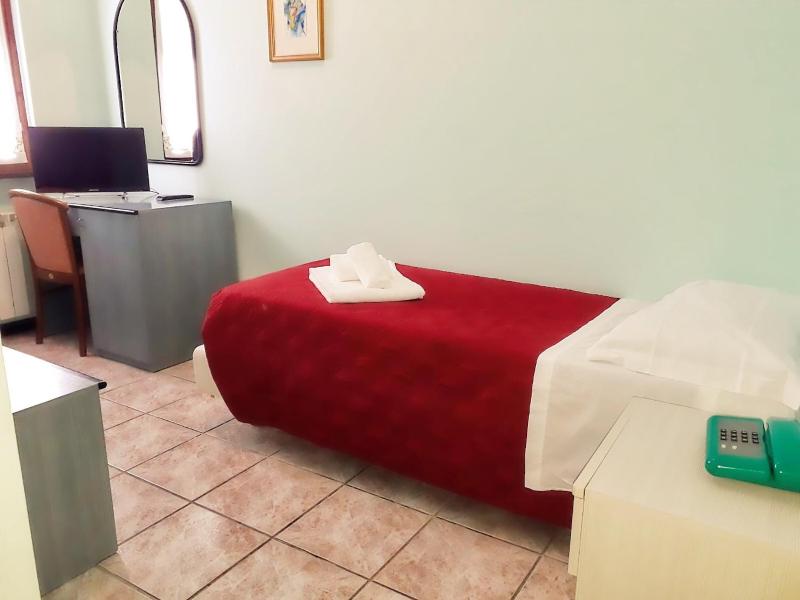 Single Room image 1