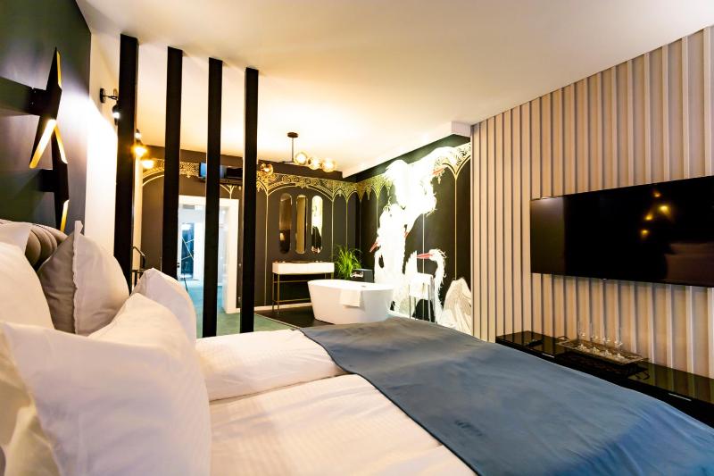 Deluxe Apartment image 2