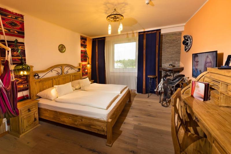 Deluxe Double Room image 2