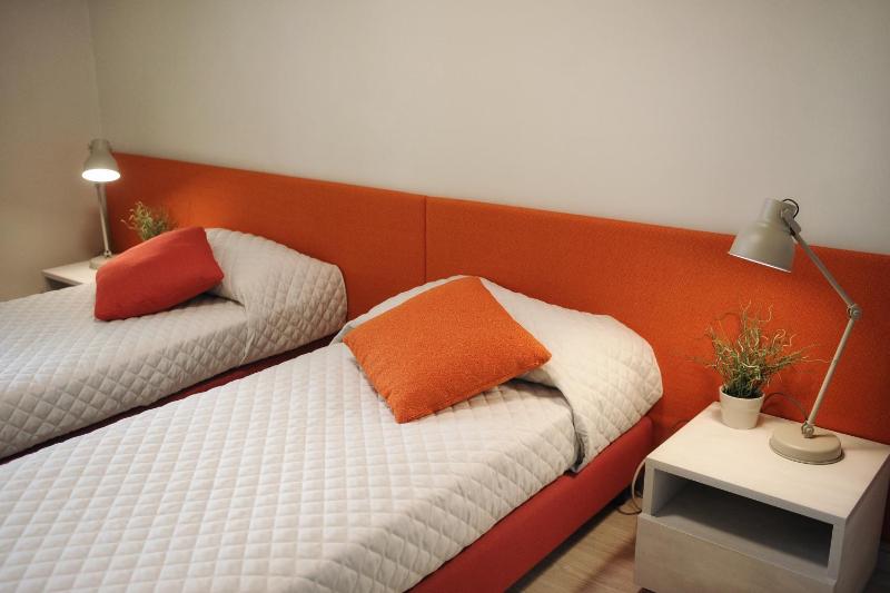 Twin Room image 4