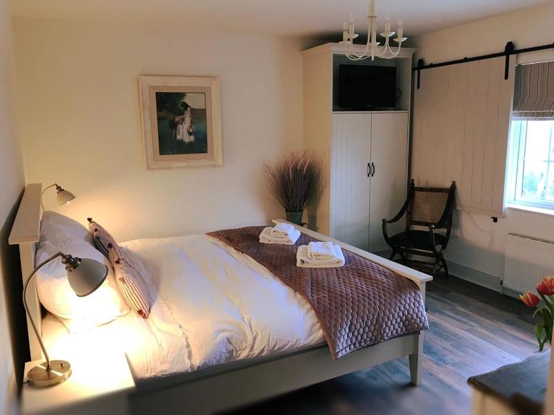 Superior King Room image 4