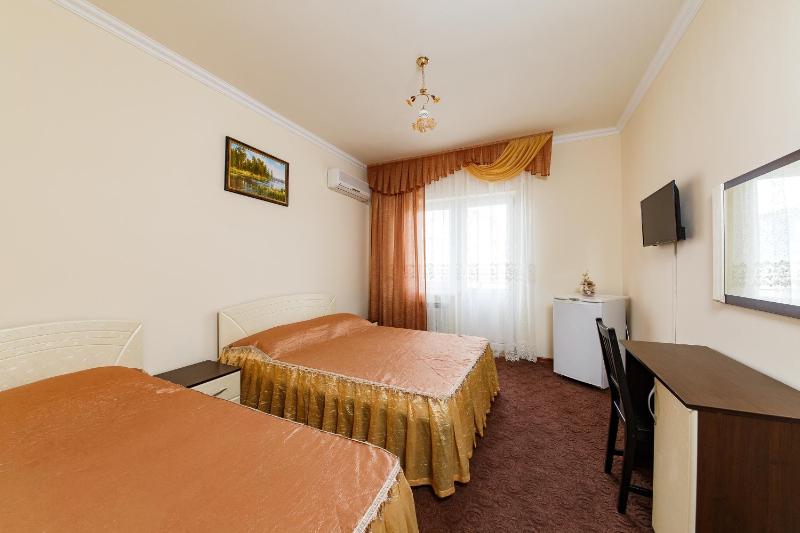 Triple Room with Balcony image 2