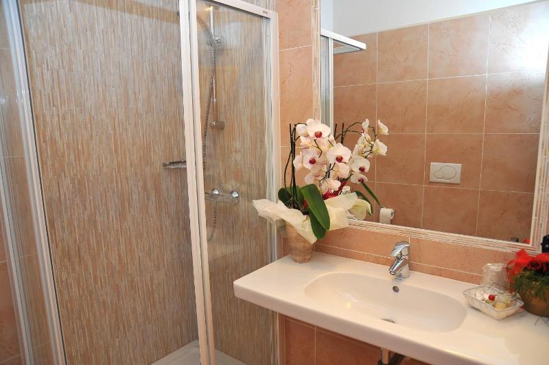 Superior Double Room image 3
